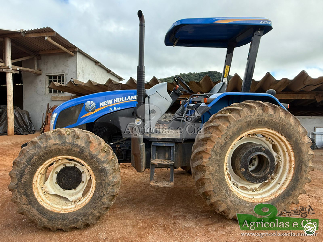 TRATOR NEW HOLLAND NEW TL5.90 Tração 4x4 Agricolas e Cia RIO DAS PEDRAS SÃO PAULO SP